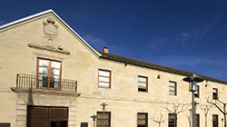 Fachada del rectorado de la Universidad