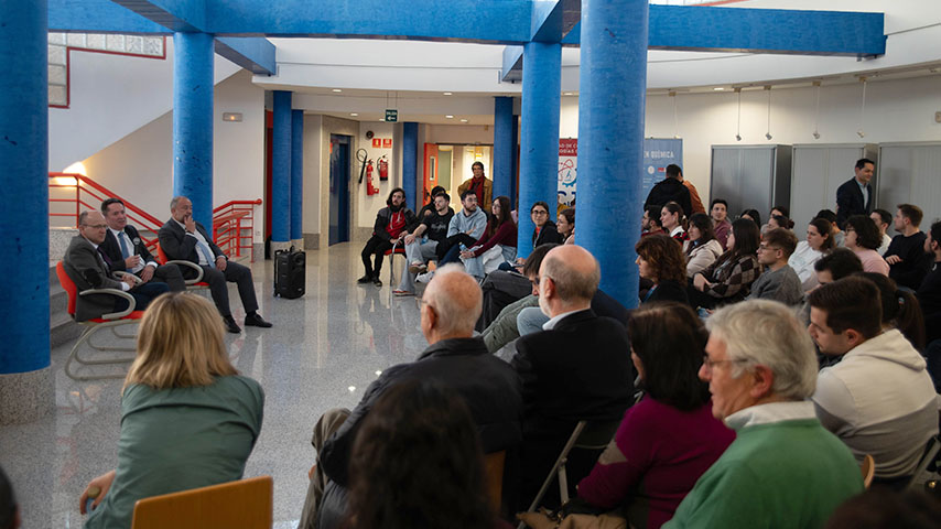 Cirac conversa con los jóvenes investigadores