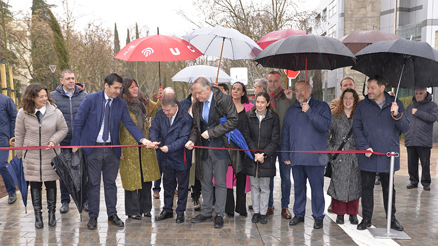 Reapertura de la avenida Camilo José Cela de Ciudad Real, tras las obras de reurbanización sostenible.