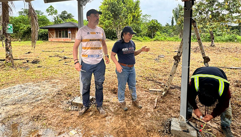 La UCLM colabora en un proyecto de instalación de paneles solares en la selva amazónica ecuatoriana 